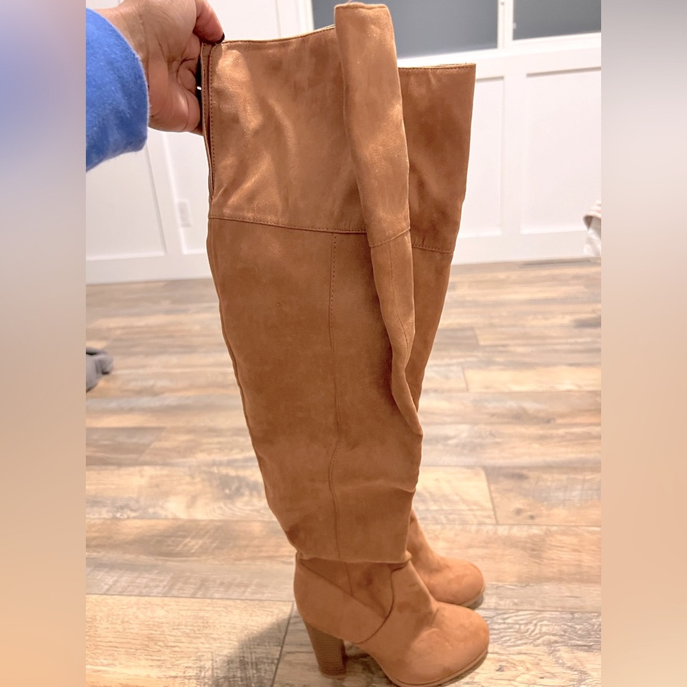 Knee high stylish boots